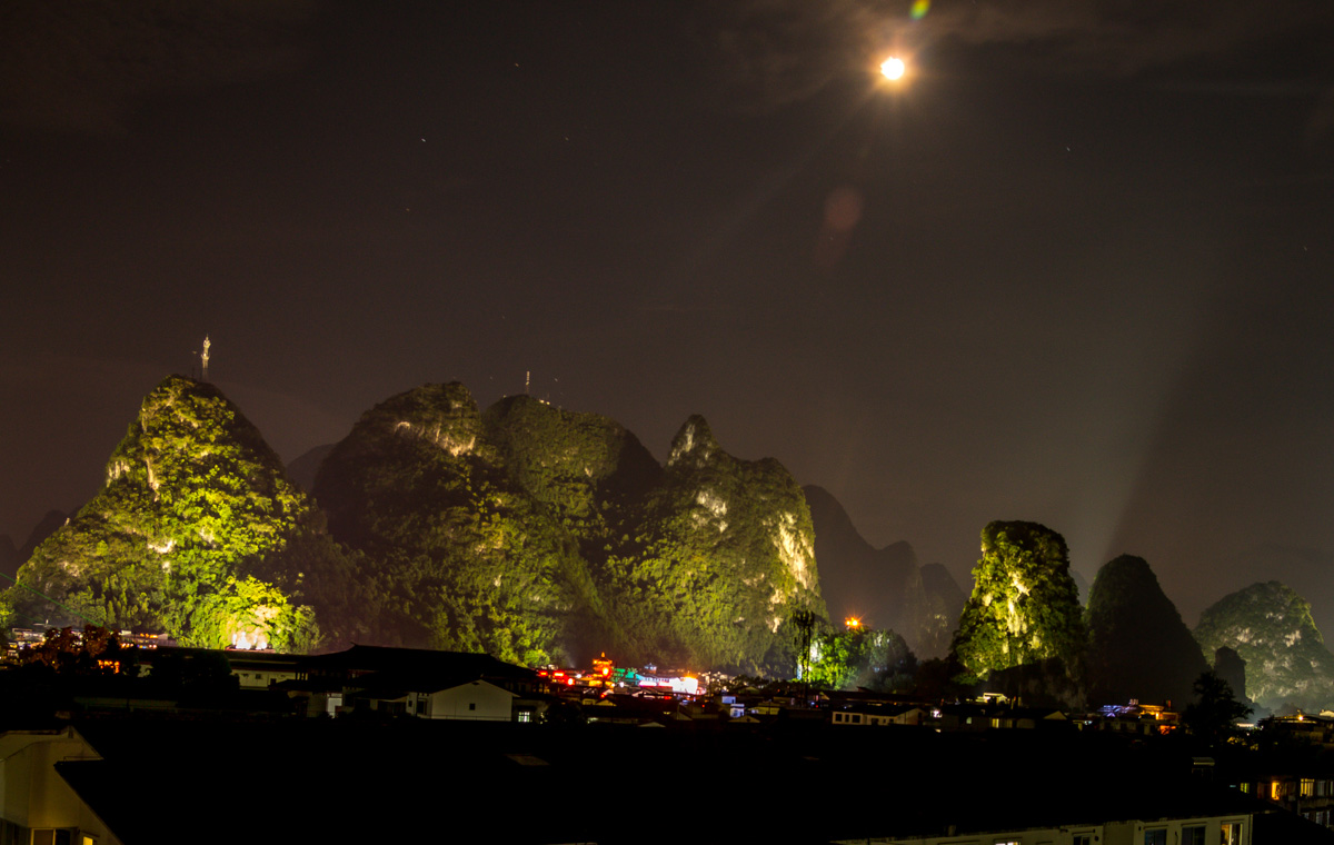 Yangshuo, la noche y la luna