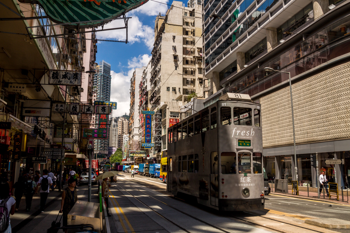 Tranvías y vida en Hong Kong