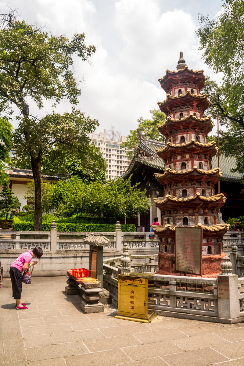 Orando a la pagoda, Guangzhou