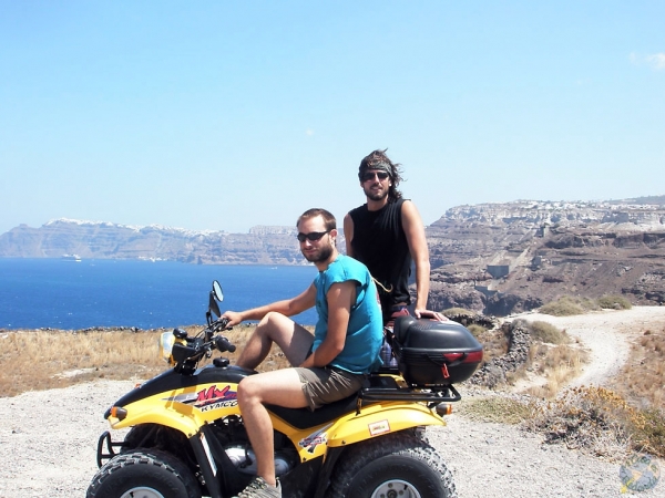 Nuestro quad por Santorini