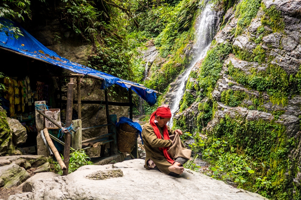 Lugareño entre el verde y las cascadas, Sikkim