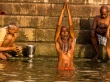 Hora del rezo y del baño en el Ganges