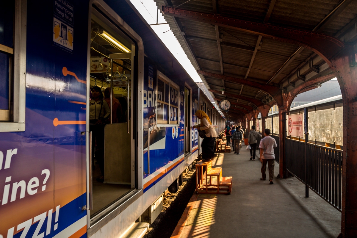 Trenes 100% accesibles para minusválidos, Yakarta