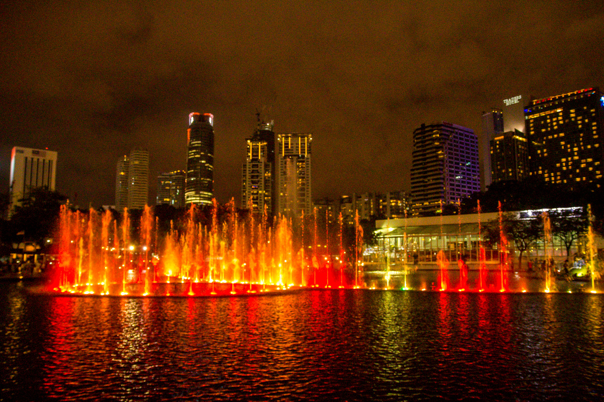 Espectáculo de luces en las Torres Petrona, Kuala Lumpur