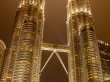 La noche se cierne sobre las Torres Petronas, Kuala Lumpur