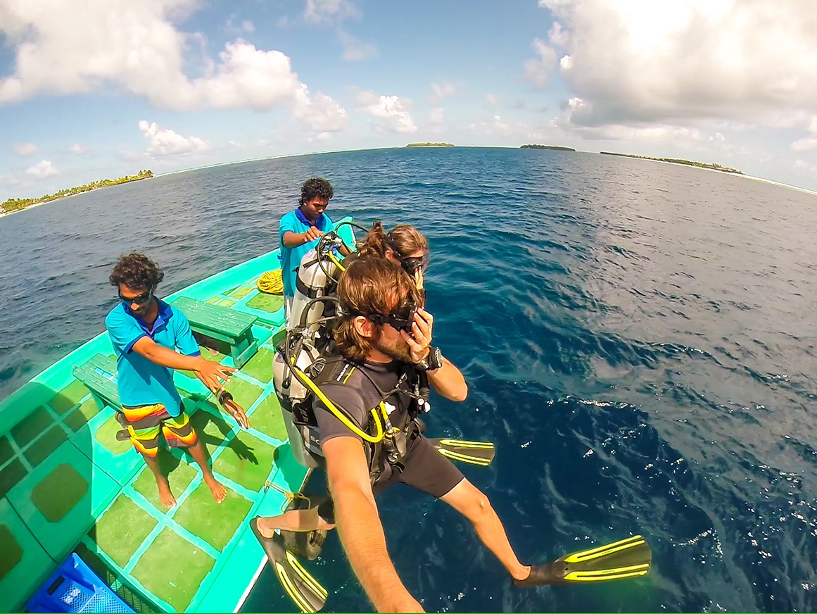 Saltando al agua! Guraidhoo, Maldivas
