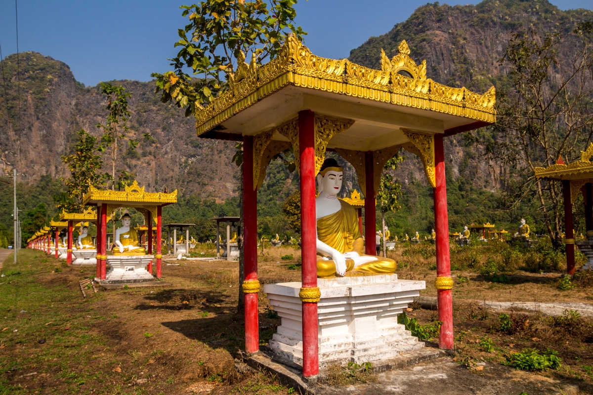 Lumbini Garden, 1100 estatuas de Buda (el que las fabrique se forra)