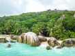 Subidos en las rocas de La Digue, Seychelles