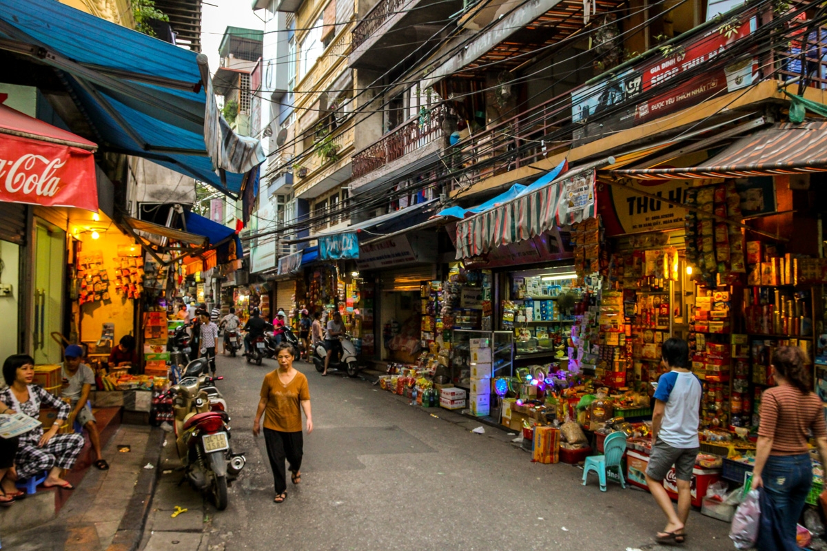 Calles y comercios en Hanoi