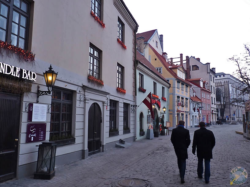 Paseando al atardecer, Riga