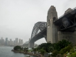 Día lluvioso, el Puente de la Bahía de Sydney desde la orilla norte