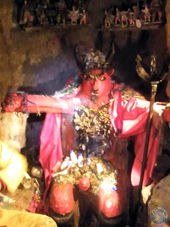 El tío, el demonio que protege a los mineros de Potosí