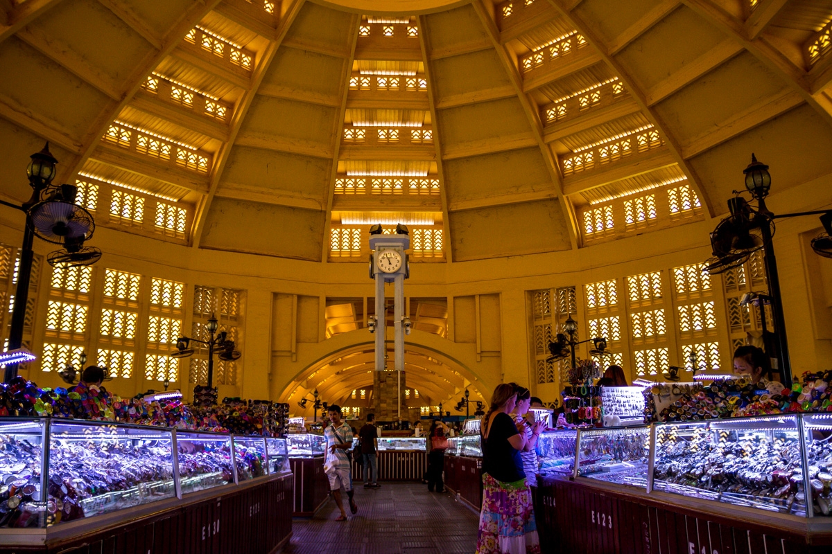 El interior del mercado central de Phnom Penh