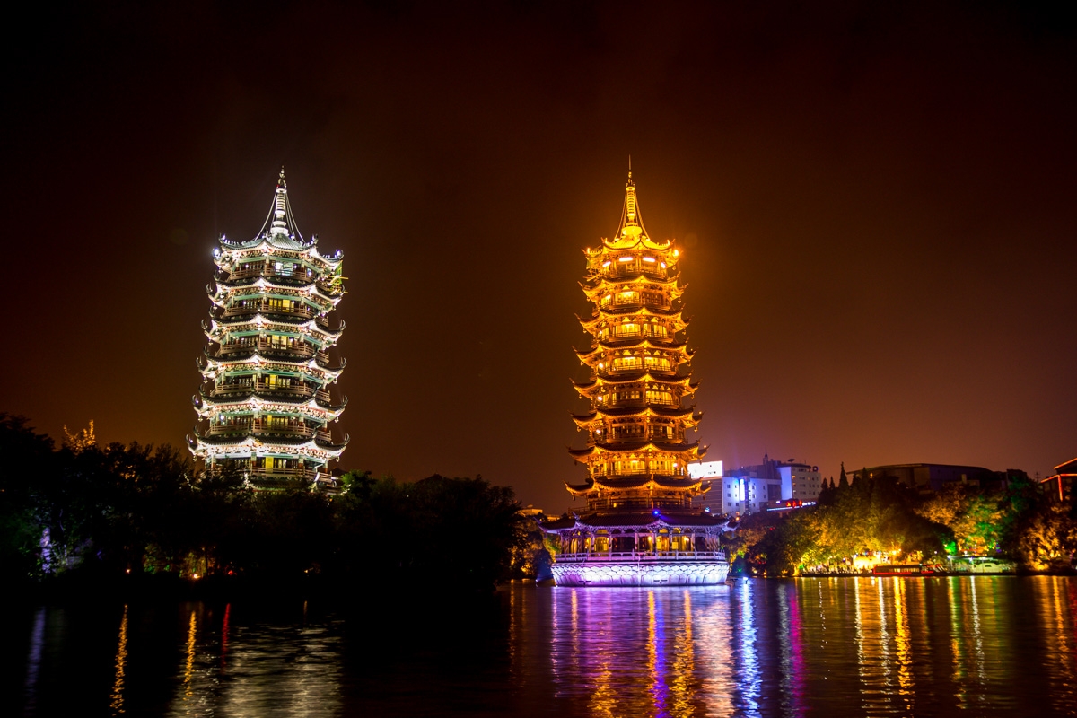 Pagodas by night en Guilin