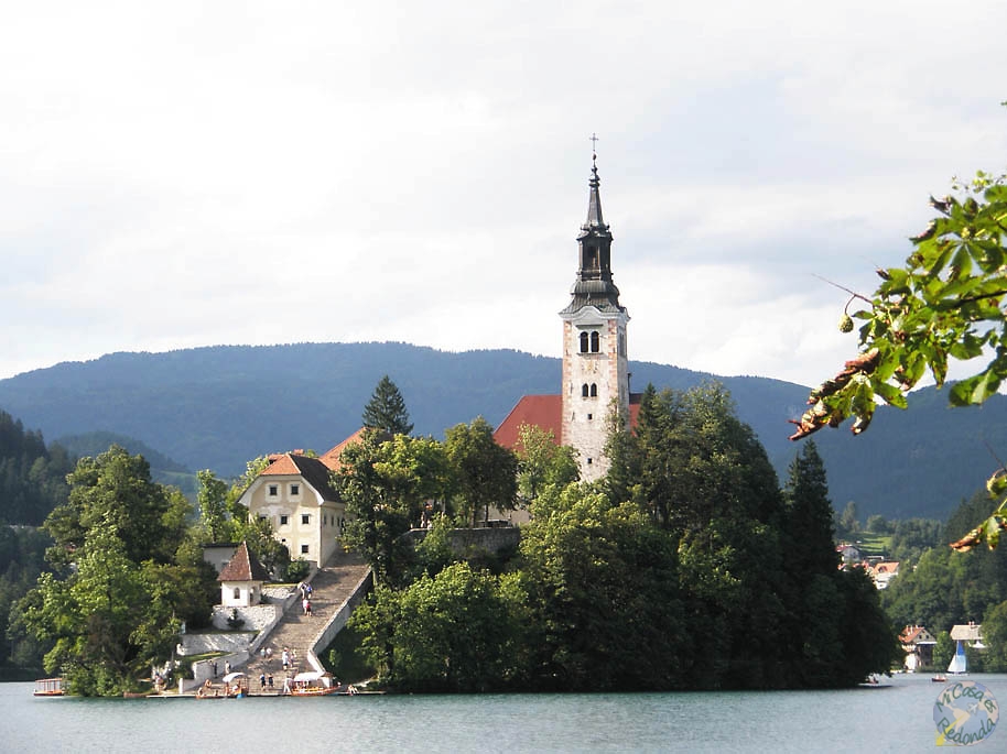 La iglesia en el centro del lago Bled