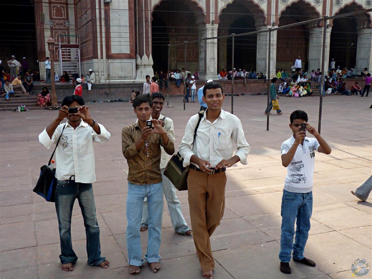 Contrafoto a indios fotografiándome, Delhi