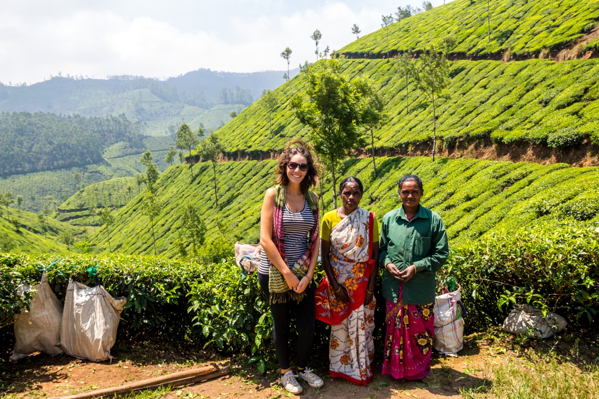 Carol con las trabajadoras del té en Munnar