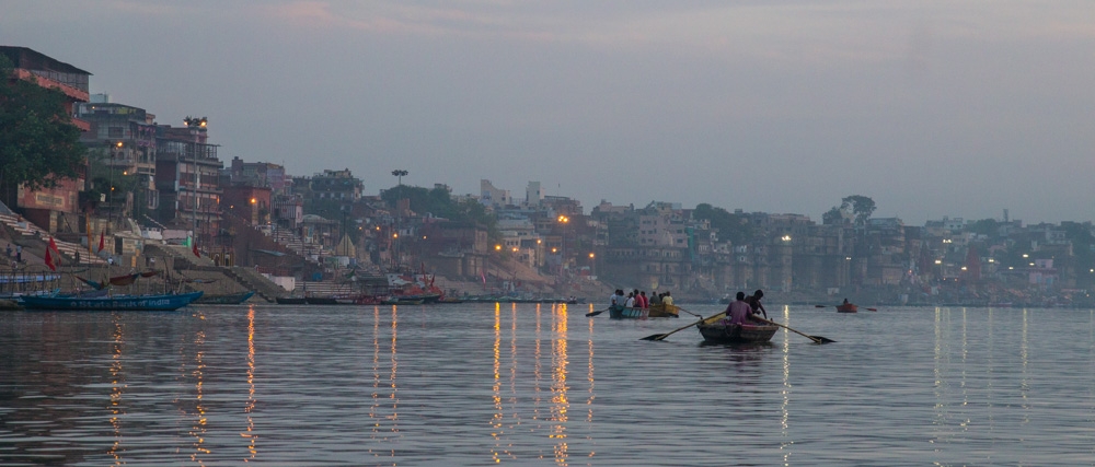 Amaneciendo en la barca, Varanasi