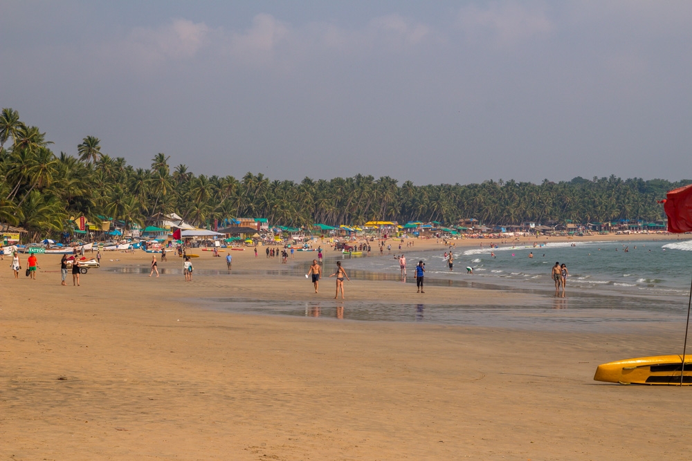 La marea baja hace la playa amplia. Palolem, Goa