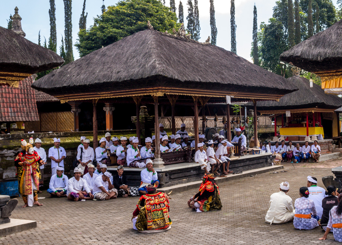 Ceremonia en el templo, Bedugul, Bali