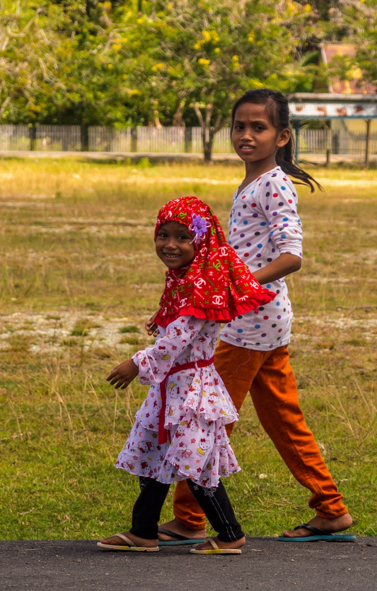 Niñas indonesias en Wakai, Togean