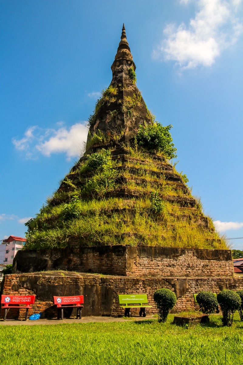 Vieja Stupa en el Chateu du Laos, Vientiane