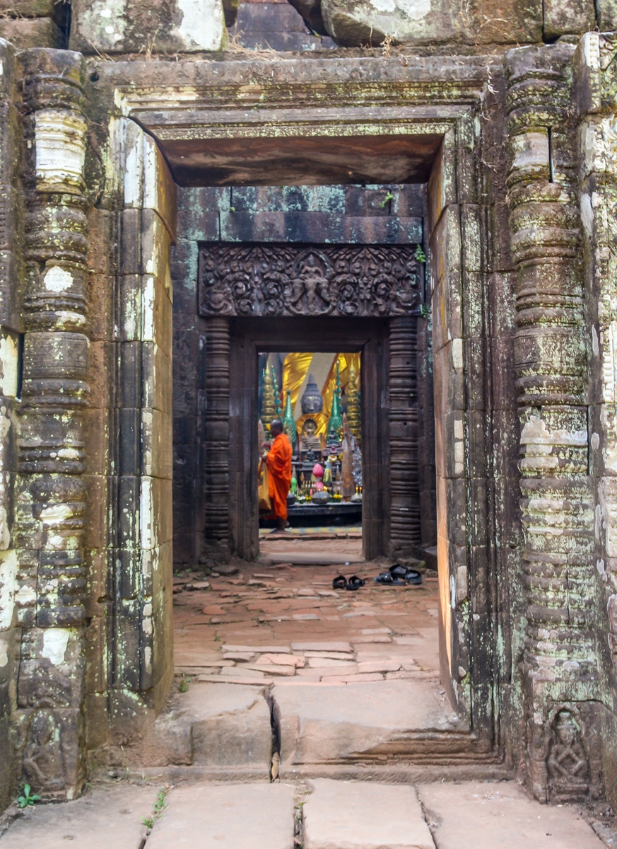 Puertas tras puertas se esconden las ofrendas, Vat Phou
