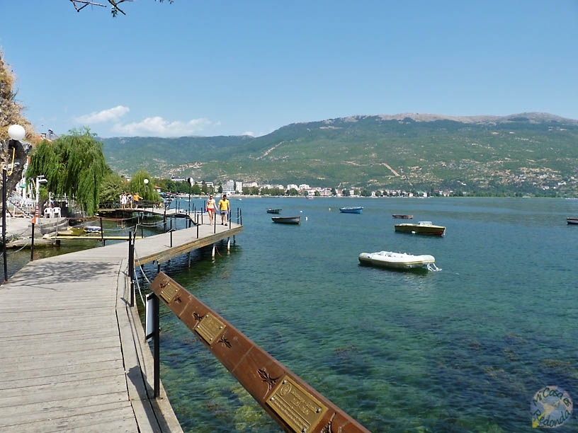 Pasarela sobre el lago Ohrid