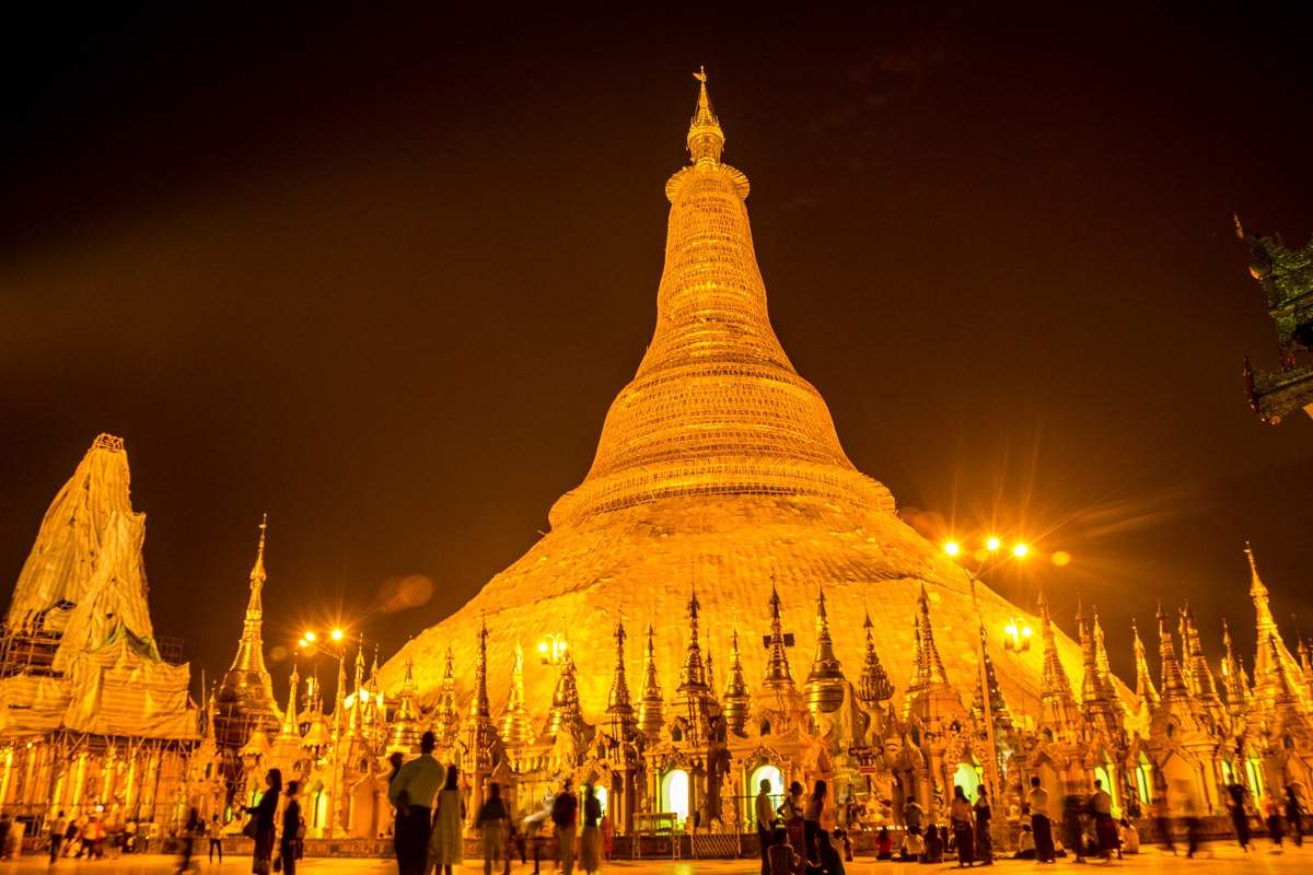 Shwedagon Paya por la noche, Yangon