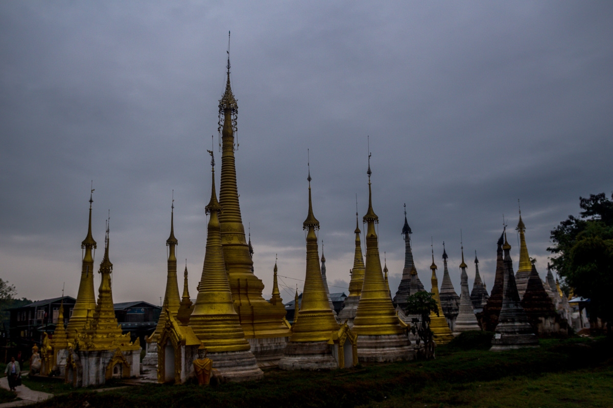 Pagodas entre la lluvia