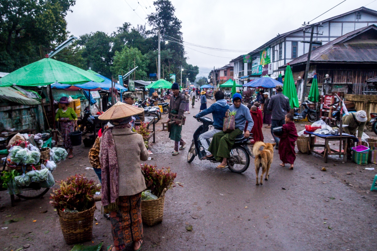 Mercado matutino en Hsipaw
