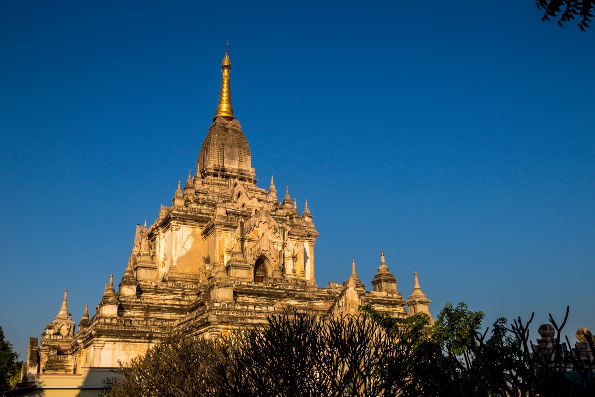 Estupas y templos en kilométros y kilómetros, Bagan
