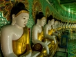 Budas en la cima de la colina de Sagaing