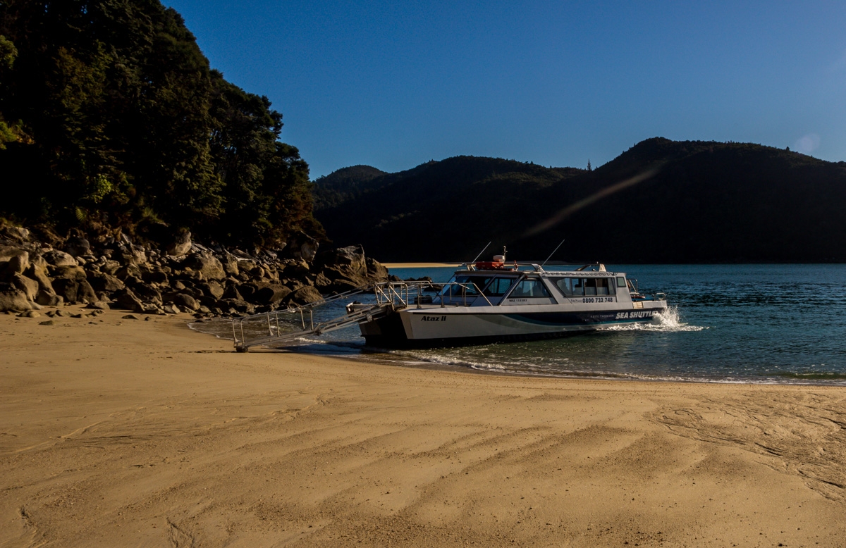 Desembarcando de nuestro watertaxi, Abel Tasman