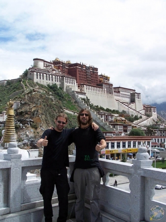 Mi hermano y yo en Lhasa