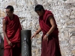 Los monjes también beben agua